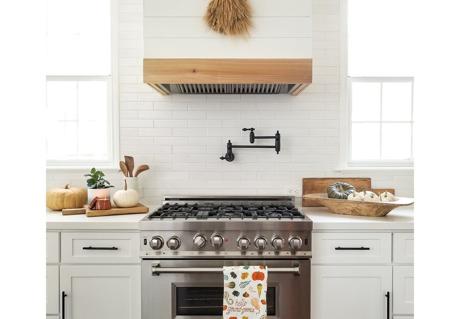 Exhaust hood shop over stove